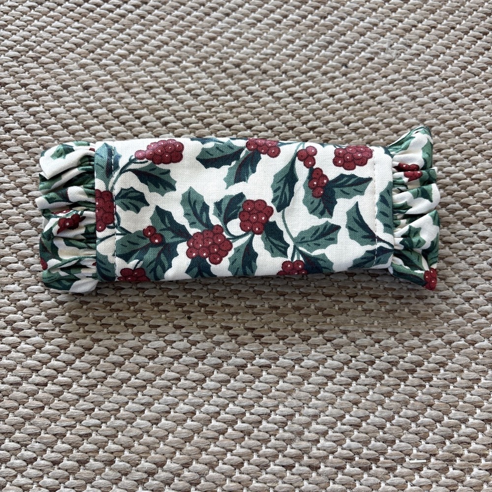 Longaberger Traditional Holly Fabric Padded Handle Gripper